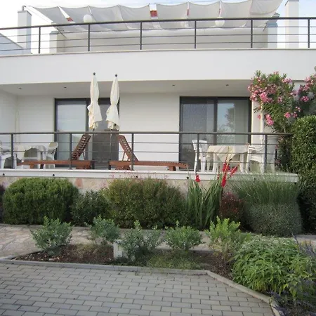 Midavkl Apartment Pirovac