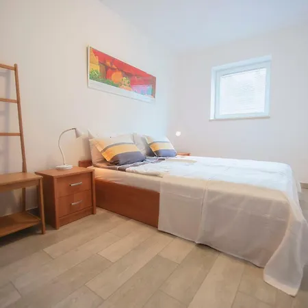 Appartement Midavkl Pirovac