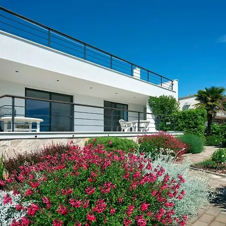 Midavkl Appartement Pirovac