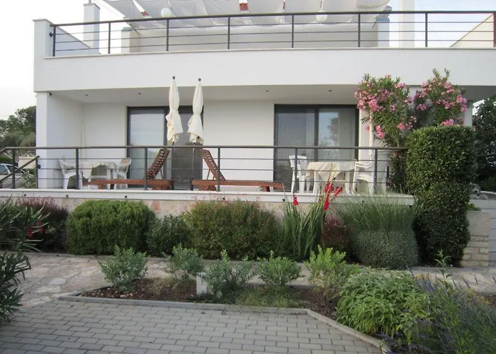 Midavkl Appartement Pirovac