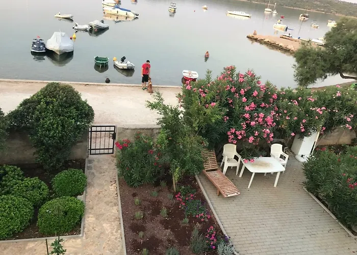 Midavkl Appartement Pirovac