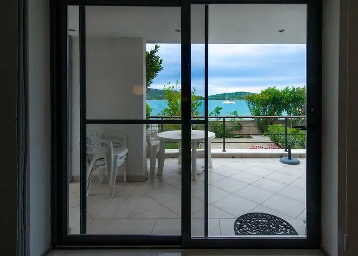 Midavkl Appartement Pirovac